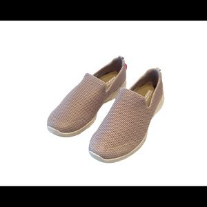 Skechers Women’s Go Walk Goga Max Air Mesh Slip On Walking Shoe Size 11